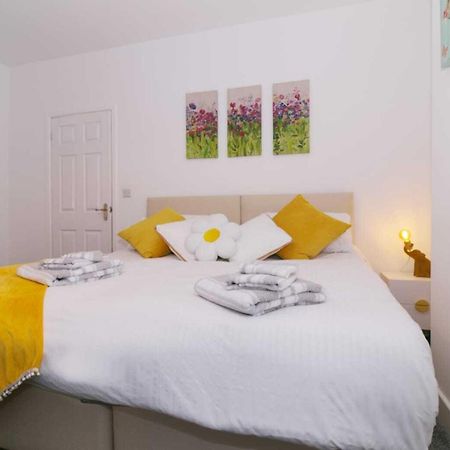 Rydal House 2 Bedroom House With Upstairs Bathroom Newton-le-Willows Room photo