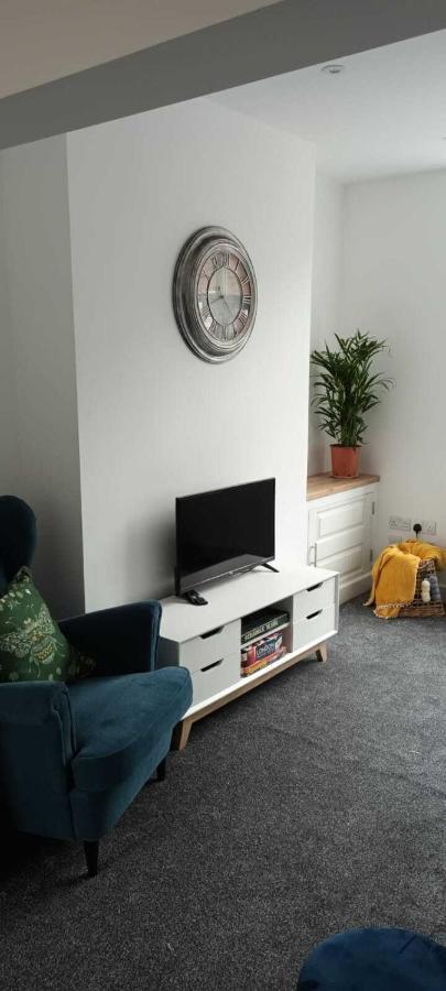 Rydal House 2 Bedroom House With Upstairs Bathroom Newton-le-Willows Exterior photo