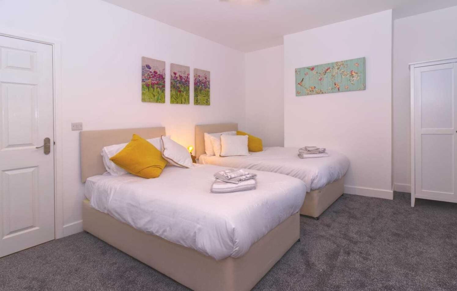 Rydal House 2 Bedroom House With Upstairs Bathroom Newton-le-Willows Room photo