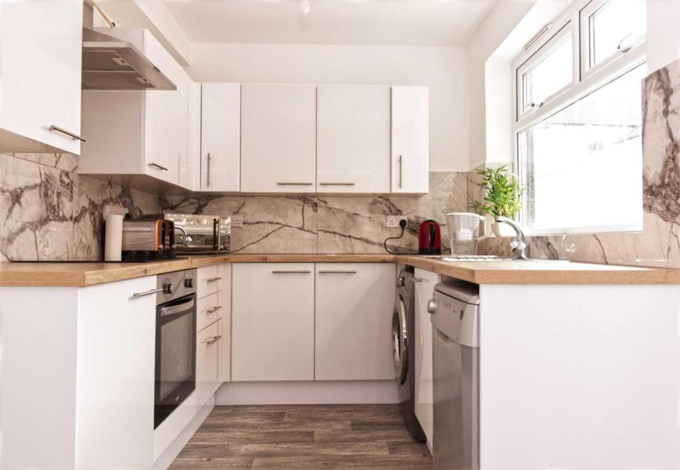 Rydal House 2 Bedroom House With Upstairs Bathroom Newton-le-Willows Room photo