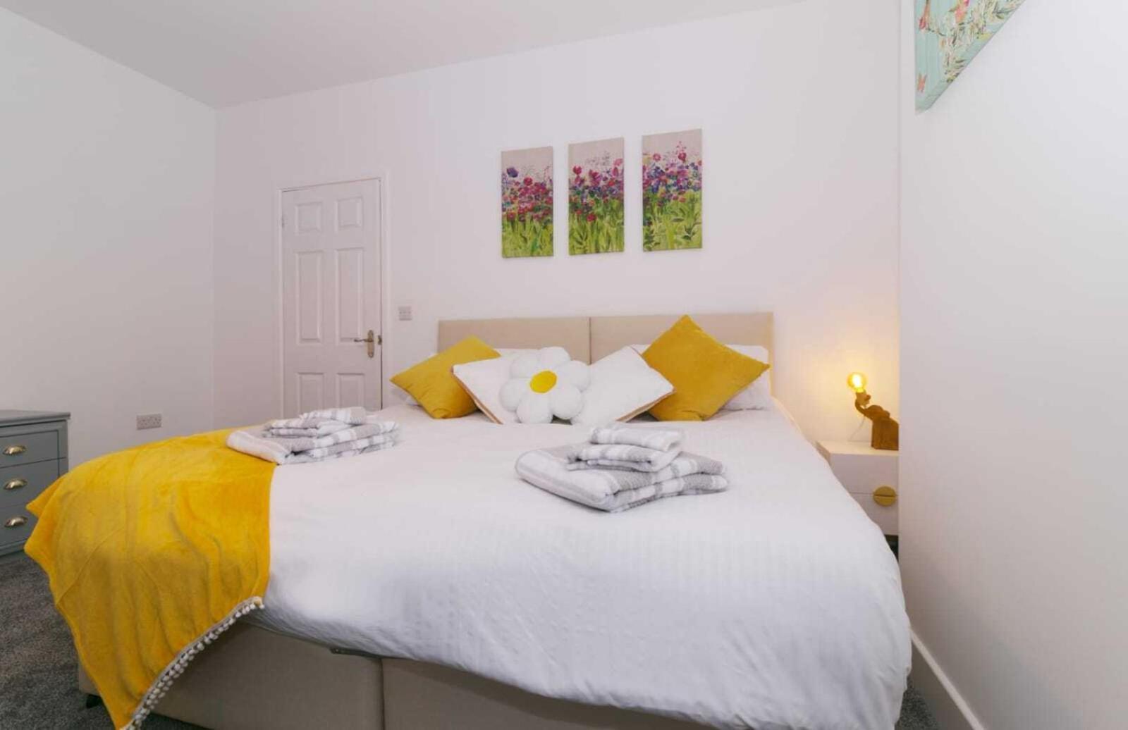 Rydal House 2 Bedroom House With Upstairs Bathroom Newton-le-Willows Room photo