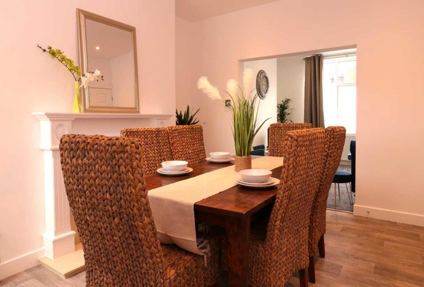 Rydal House 2 Bedroom House With Upstairs Bathroom Newton-le-Willows Room photo